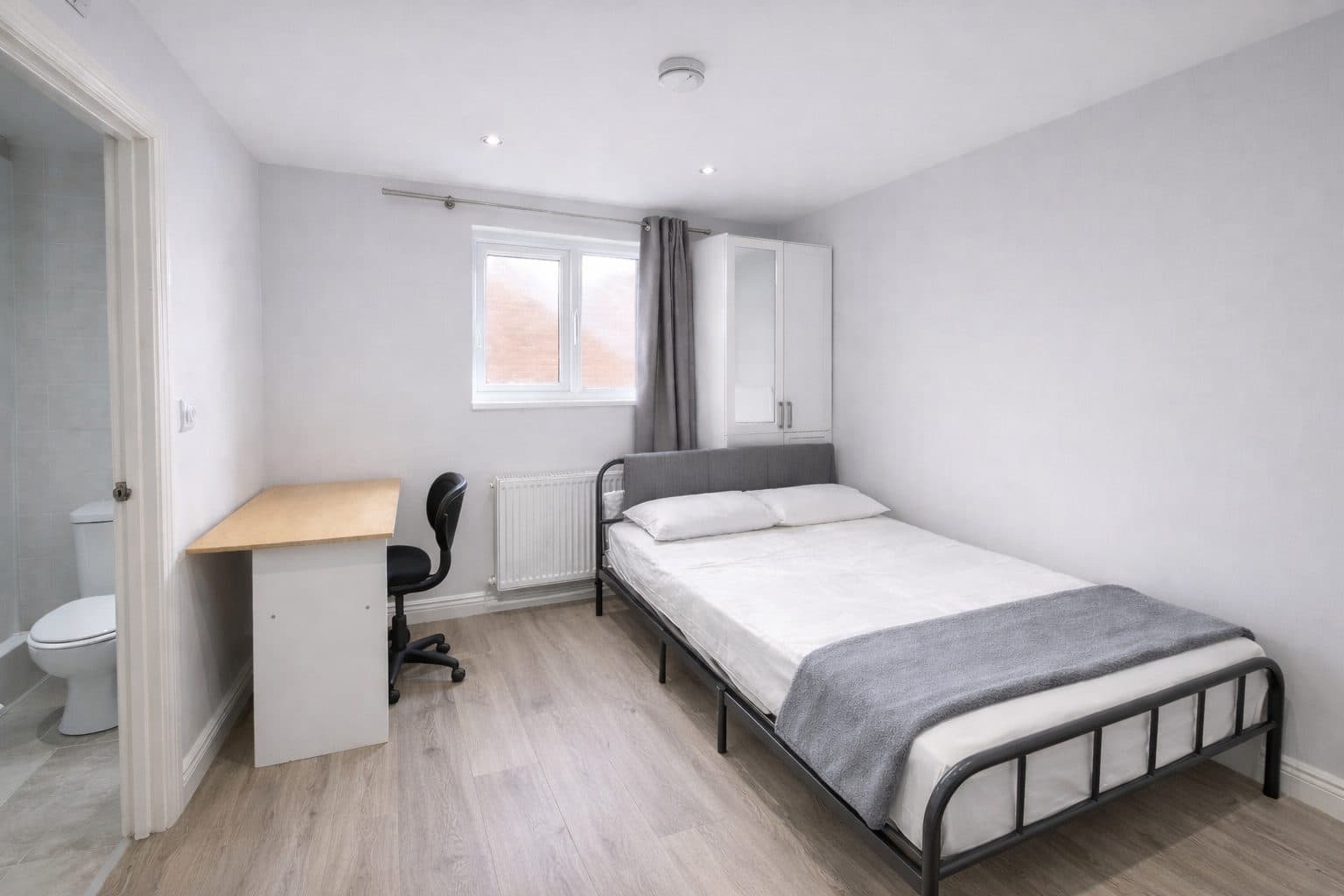Single bedroom with desk and en-suite access