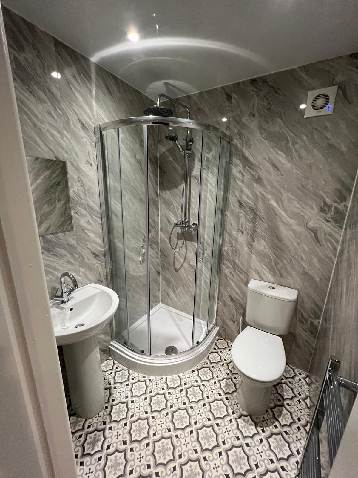 Compact en-suite with quadrant shower and pedestal basin