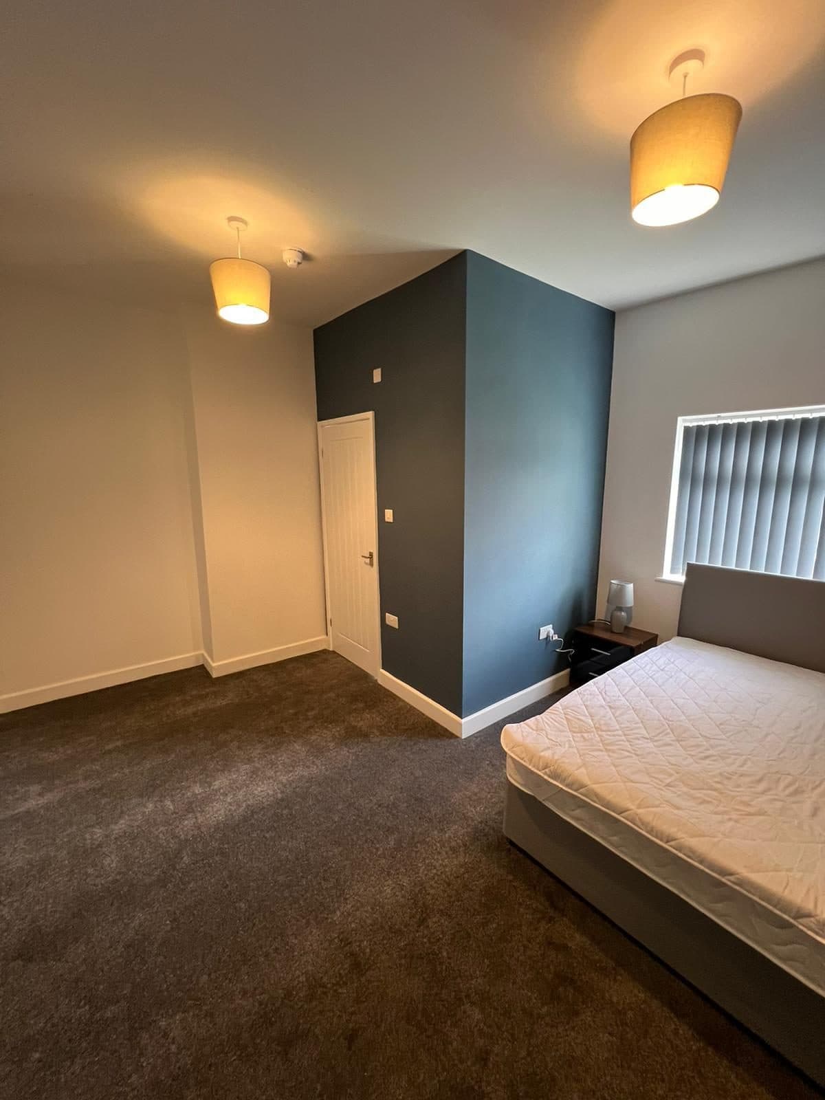 Spacious bedroom with double pendants and double bed