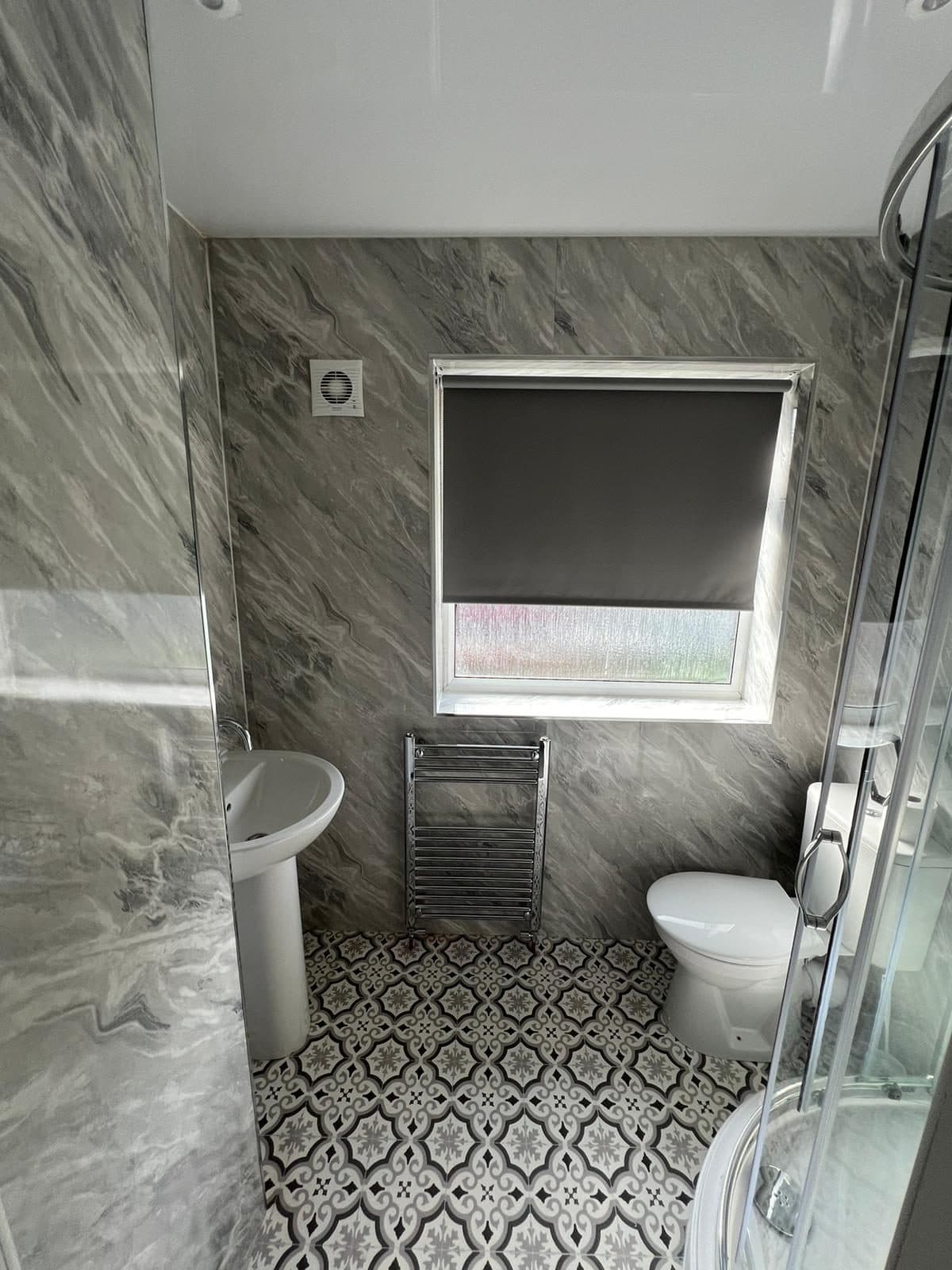 Marble-effect en-suite bathroom with toilet and basin